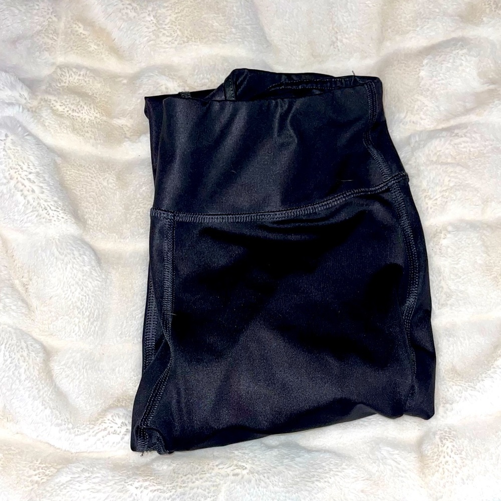 2 pair of gym material leggings 12$ or one for 6$